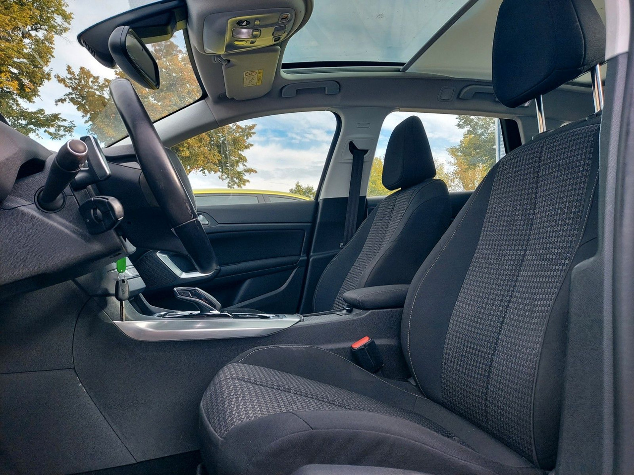 Peugeot 308 SW Active Business Panorama DAB Navi LED - Караван: слика 3 Peugeot 308 SW Active Business Panorama DAB Navi LED - Караван: слика 3