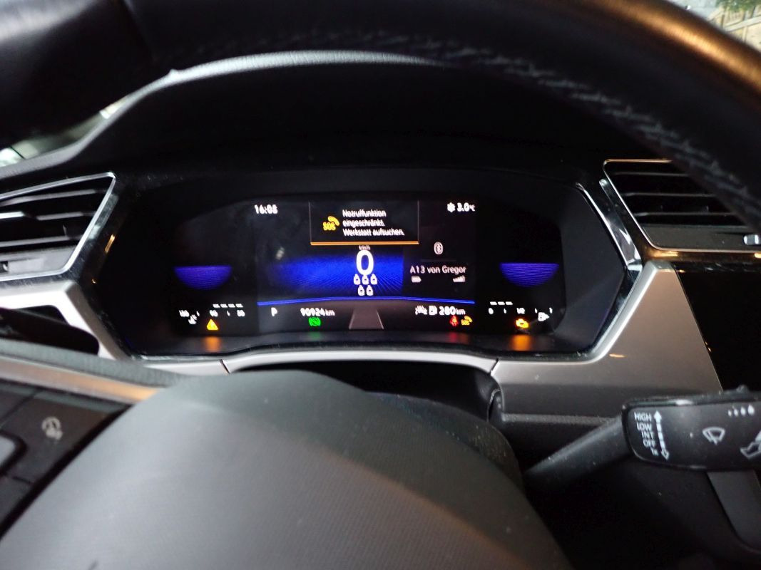 Volkswagen Touran 2.0 TDI SCR DSG Comfortline TAXI LED NAVI - Патничко комбе: слика 4 Volkswagen Touran 2.0 TDI SCR DSG Comfortline TAXI LED NAVI - Патничко комбе: слика 4