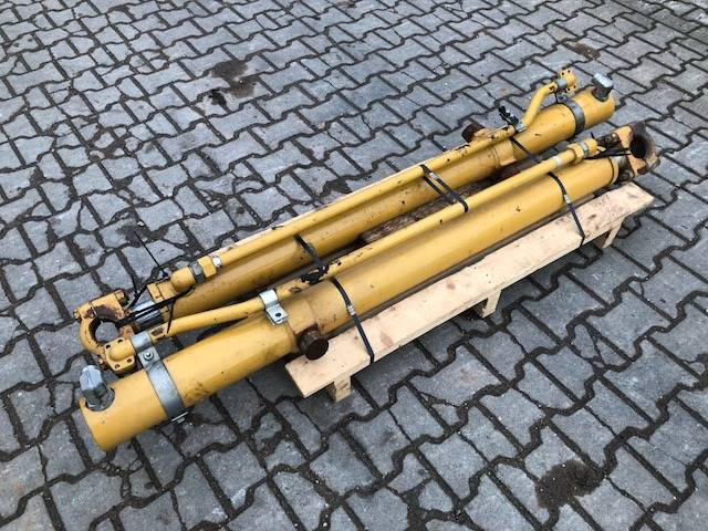 Caterpillar D6 R/T Lift Cilinder OEM 2274008/2274007 - Хидраулика: слика 2 Caterpillar D6 R/T Lift Cilinder OEM 2274008/2274007 - Хидраулика: слика 2