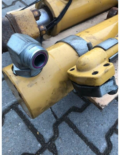 Caterpillar D6 R/T Lift Cilinder OEM 2274008/2274007 - Хидраулика: слика 1 Caterpillar D6 R/T Lift Cilinder OEM 2274008/2274007 - Хидраулика: слика 1