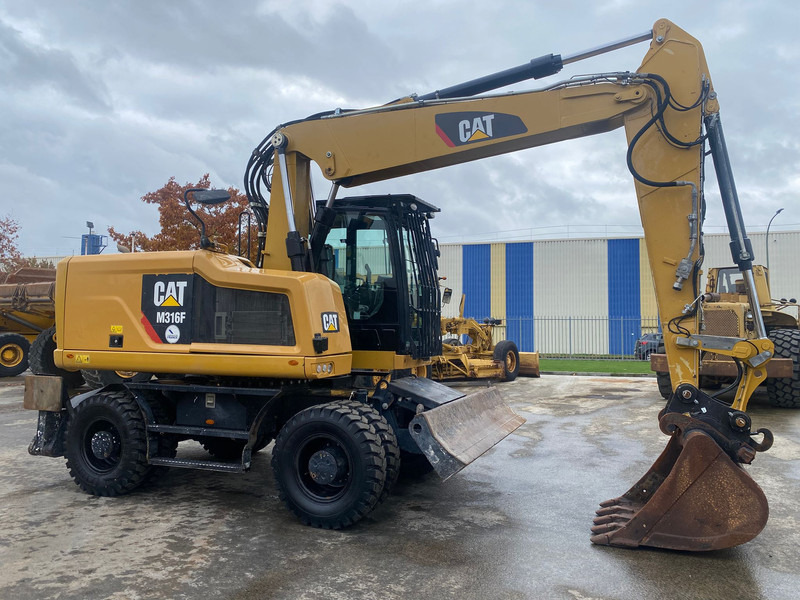 Caterpillar M316F NVT - Багер на тркала: слика 2 Caterpillar M316F NVT - Багер на тркала: слика 2