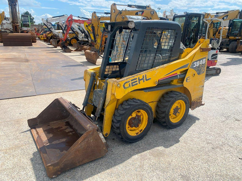 Gehl SL3840 NVT - Компактен натоварувач: слика 1 Gehl SL3840 NVT - Компактен натоварувач: слика 1
