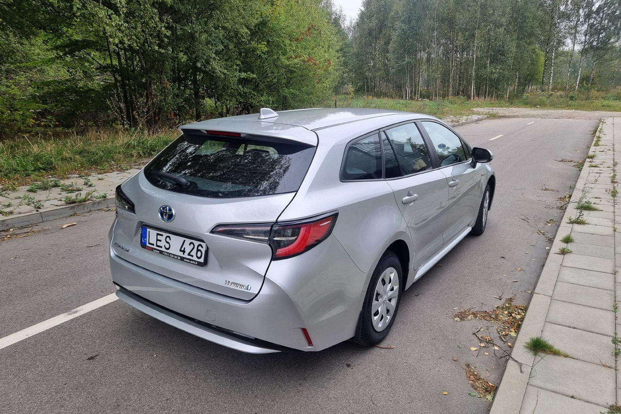 Toyota Corolla - Автомобил: слика 2 Toyota Corolla - Автомобил: слика 2