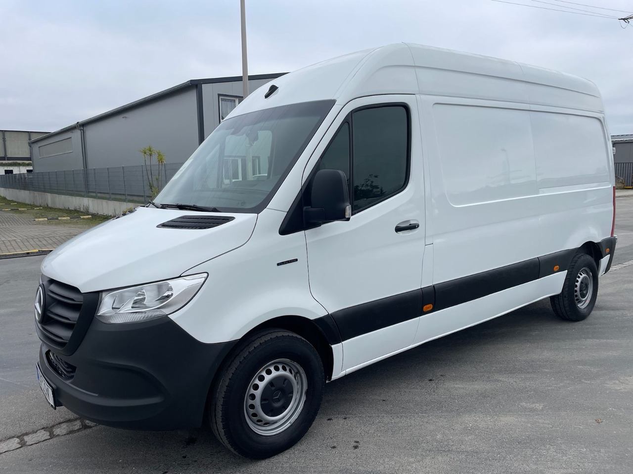 Mercedes-Benz eSprinter L2H2 Kastenwagen/47KW/AC/Kamera - Товарно комбе, Електрично комбе: слика 3 Mercedes-Benz eSprinter L2H2 Kastenwagen/47KW/AC/Kamera - Товарно комбе, Електрично комбе: слика 3