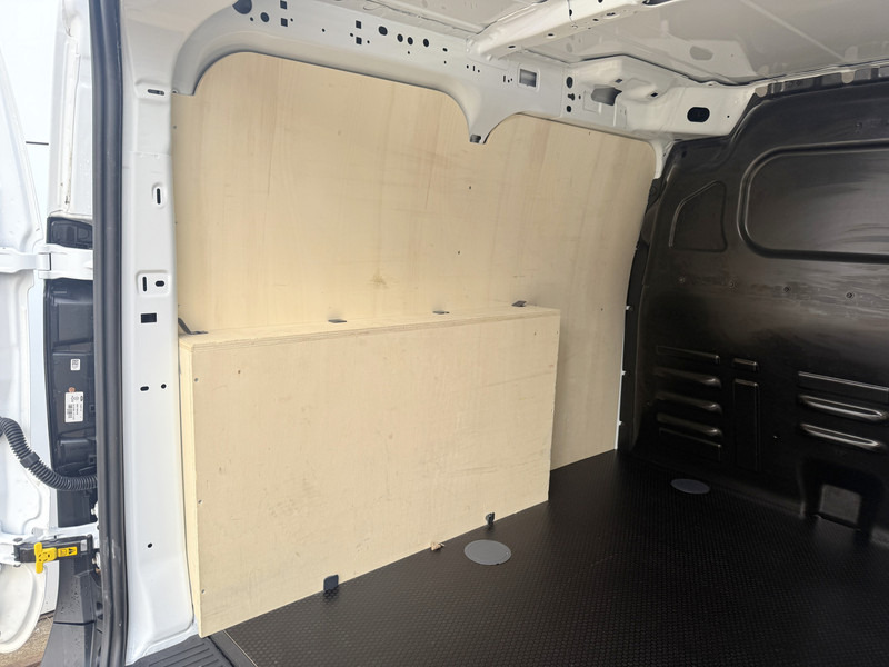 Мало комбе Ford Transit Courier 1.0 EcoBoost 100PK **Benzine** Climate Control Cruise Lane assist Carplay Camera Stuur / Stoelverwarming Parkeersensoren voor achter: слика 13 Мало комбе Ford Transit Courier 1.0 EcoBoost 100PK **Benzine** Climate Control Cruise Lane assist Carplay Camera Stuur / Stoelverwarming Parkeersensoren voor achter: слика 13