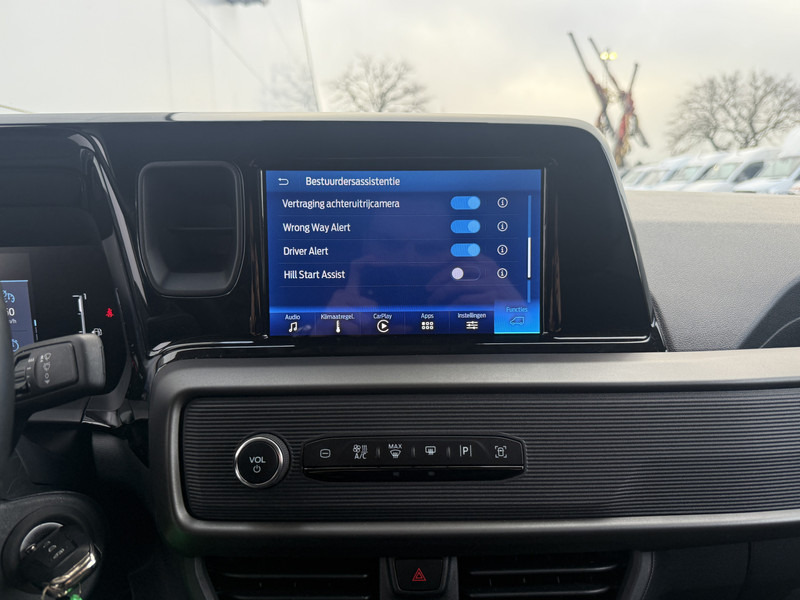 Мало комбе Ford Transit Courier 1.0 EcoBoost 100PK **Benzine** Climate Control Cruise Lane assist Carplay Camera Stuur / Stoelverwarming Parkeersensoren voor achter: слика 20 Мало комбе Ford Transit Courier 1.0 EcoBoost 100PK **Benzine** Climate Control Cruise Lane assist Carplay Camera Stuur / Stoelverwarming Parkeersensoren voor achter: слика 20