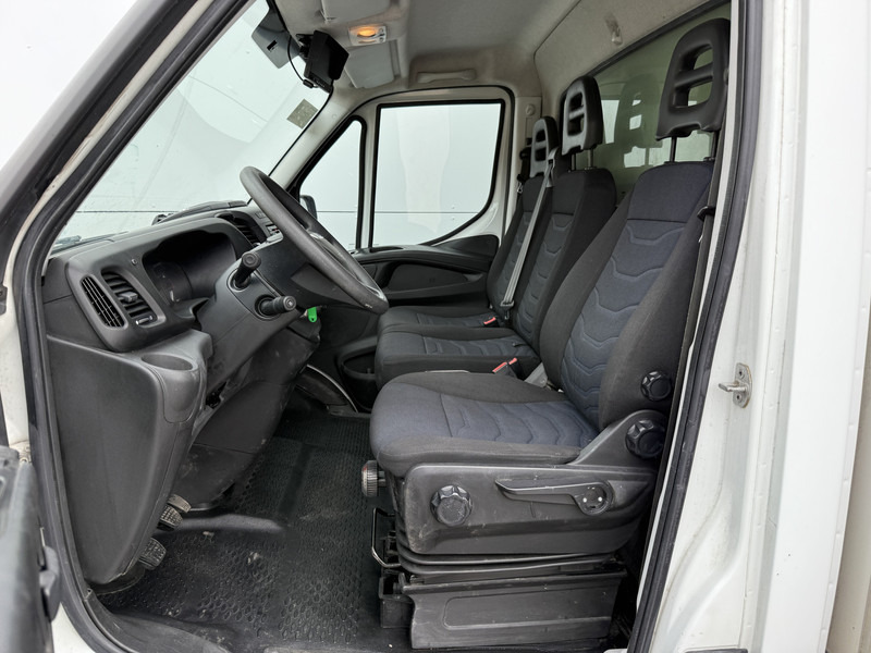 Iveco Daily 35S16 2.3 Bakwagen met achterdeur 3,5t Trekhaak Meubelbak Koffer Airco Cruise Control Camera - Комбе фургон: слика 5 Iveco Daily 35S16 2.3 Bakwagen met achterdeur 3,5t Trekhaak Meubelbak Koffer Airco Cruise Control Camera - Комбе фургон: слика 5