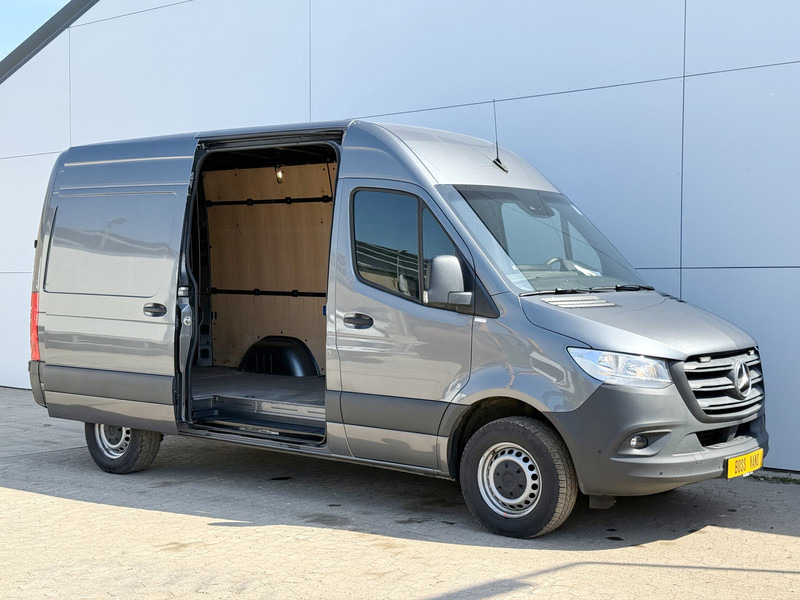 Mercedes-Benz Sprinter 319 1.9 CDI Automaat L2H2 Airco Cruise Control Lane Assist Camera Carplay Dodehoek waarschuwing Parkeersensoren voor achter - Товарно комбе: слика 5 Mercedes-Benz Sprinter 319 1.9 CDI Automaat L2H2 Airco Cruise Control Lane Assist Camera Carplay Dodehoek waarschuwing Parkeersensoren voor achter - Товарно комбе: слика 5