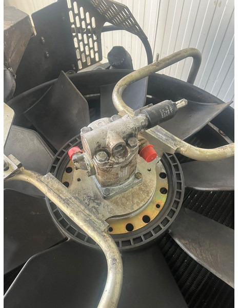 Liebherr A904 Li/A904C Li/R904/R904C - Радијатор: слика 2 Liebherr A904 Li/A904C Li/R904/R904C - Радијатор: слика 2