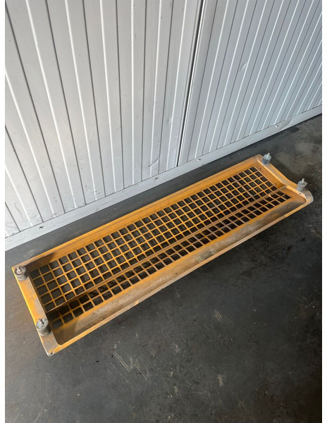 Liebherr R904 / A904C Li / A904 Li / A900C Li / A900C / R900C Li / R904C - Браник: слика 2 Liebherr R904 / A904C Li / A904 Li / A900C Li / A900C / R900C Li / R904C - Браник: слика 2