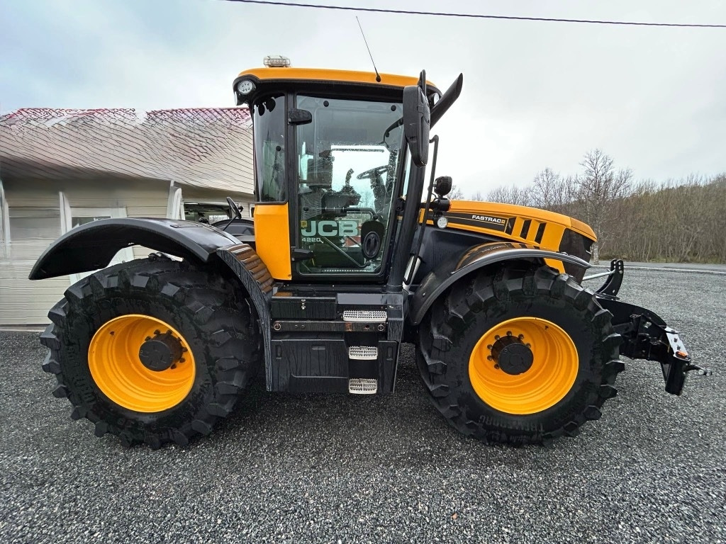 JCB 4220 FASTRAC - Трактор: слика 4 JCB 4220 FASTRAC - Трактор: слика 4