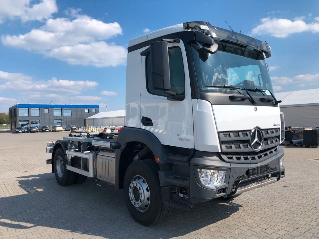 Mercedes-Benz AROCS 2136 Abrollkipper HYVA HKS-12-37-S - Камион со кука за подигање: слика 1 Mercedes-Benz AROCS 2136 Abrollkipper HYVA HKS-12-37-S - Камион со кука за подигање: слика 1