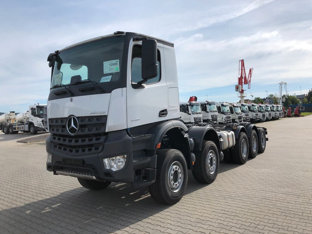 Mercedes-Benz AROCS 4451 10x4 - Камион со кабинска шасија: слика 2 Mercedes-Benz AROCS 4451 10x4 - Камион со кабинска шасија: слика 2