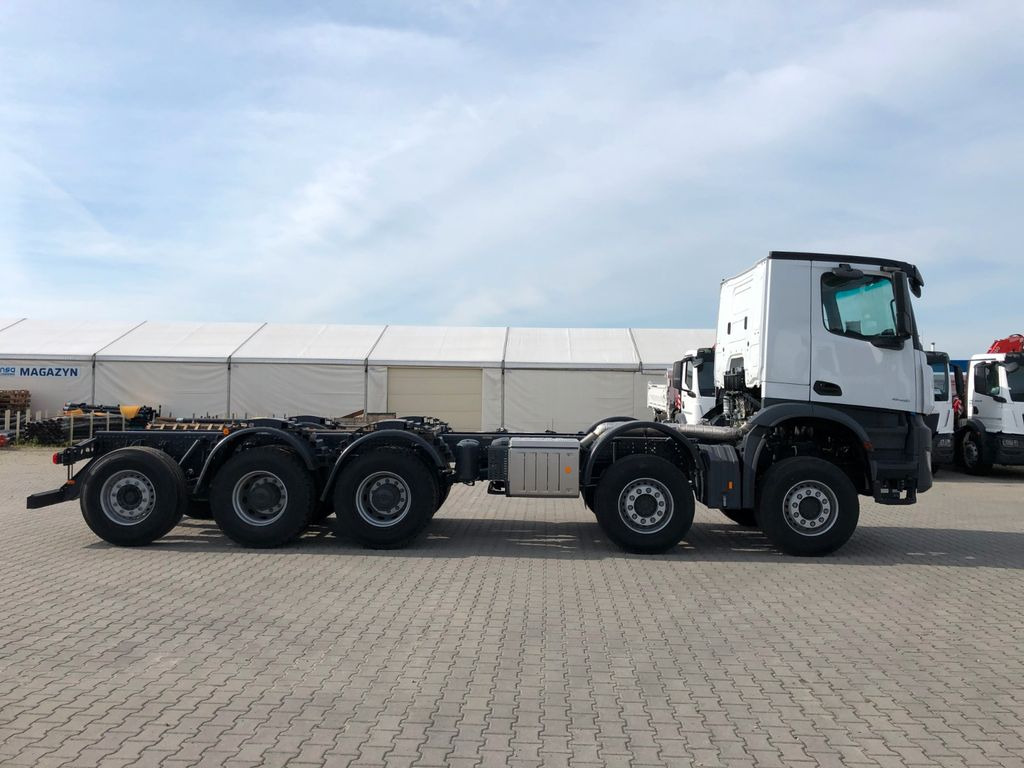 Mercedes-Benz AROCS 4451 10x4 - Камион со кабинска шасија: слика 4 Mercedes-Benz AROCS 4451 10x4 - Камион со кабинска шасија: слика 4