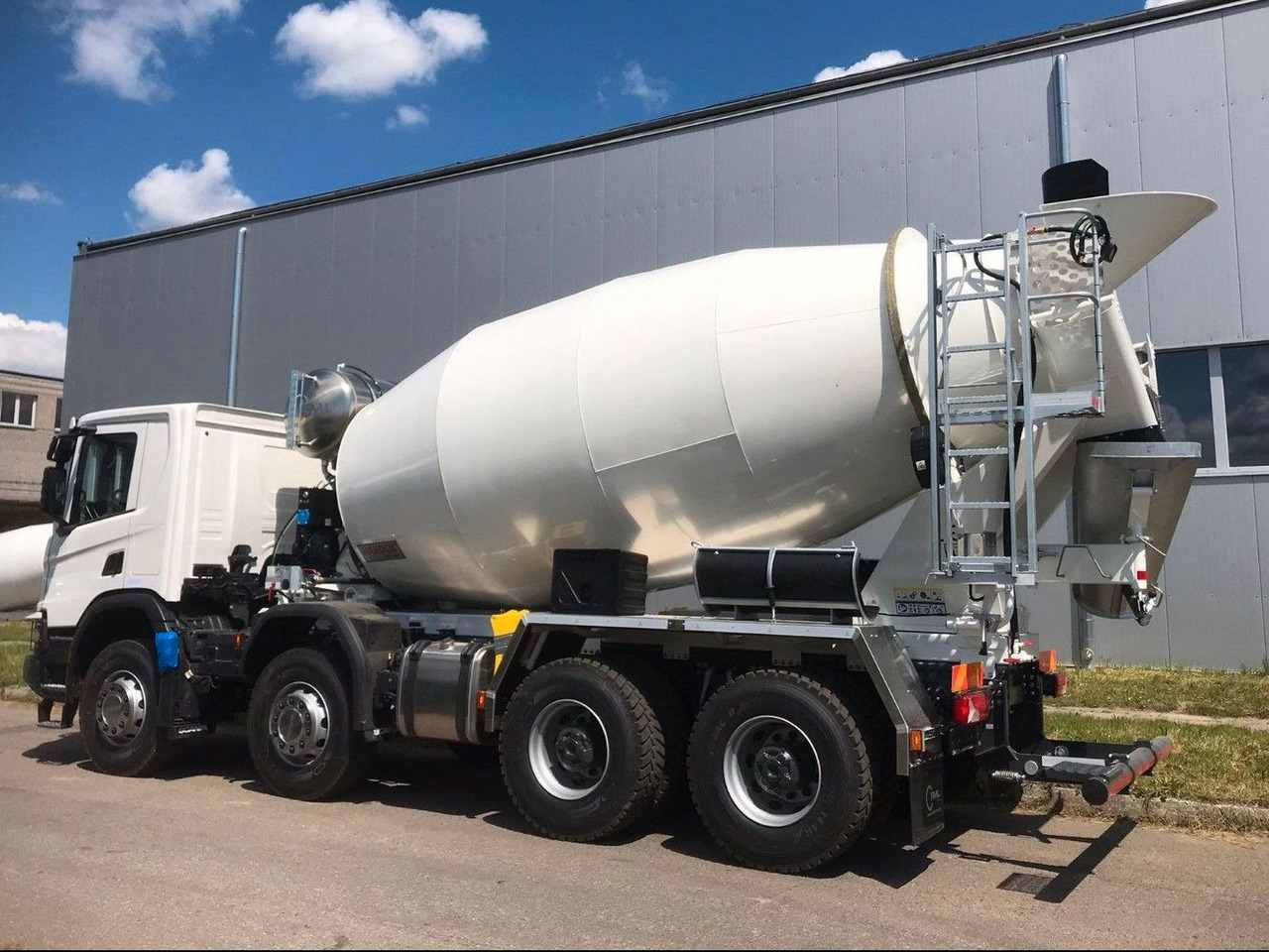 Scania P420 8X4 FML 10 M3 Scania P420 8X4 FML 10 M3 - Камион миксер за бетон: слика 3 Scania P420 8X4 FML 10 M3 Scania P420 8X4 FML 10 M3 - Камион миксер за бетон: слика 3