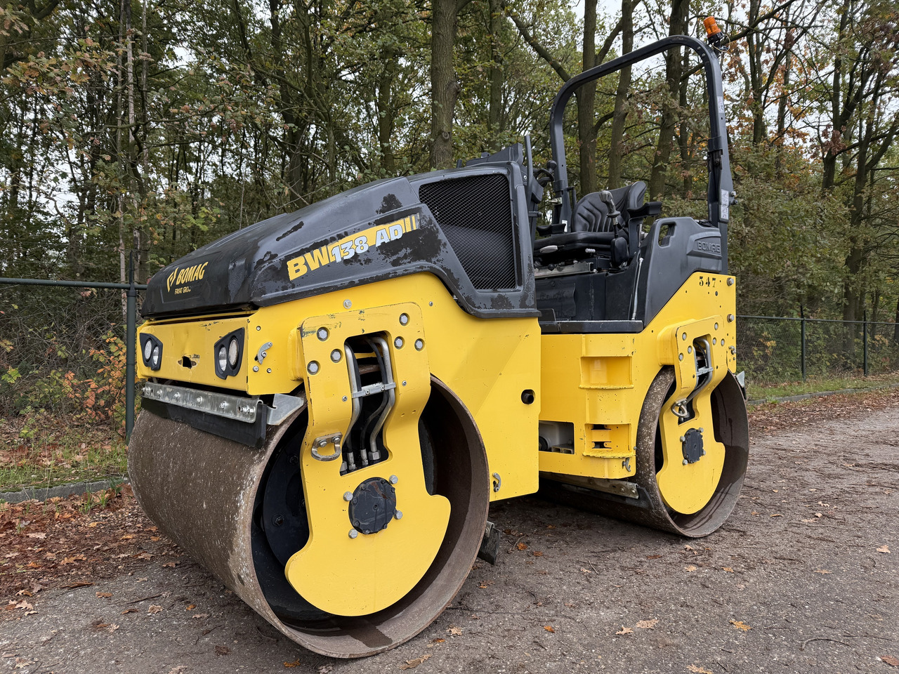 BOMAG BW138AD-5 - Компактор: слика 1 BOMAG BW138AD-5 - Компактор: слика 1
