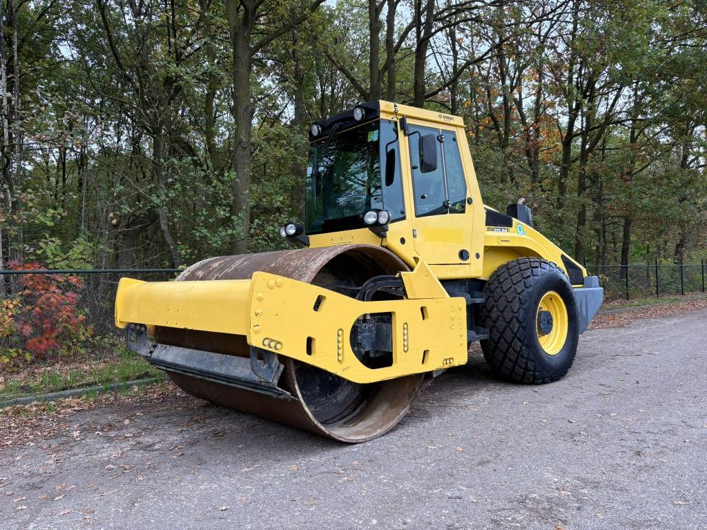 Bomag BW 213 D H-4 i EVIB/BVC / Airco / German machine  - Компактор: слика 1 Bomag BW 213 D H-4 i EVIB/BVC / Airco / German machine  - Компактор: слика 1