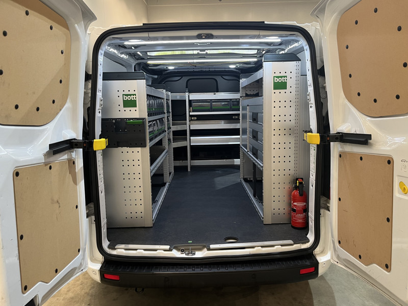 Ford Transit Custom 300 2.0 TDCI L2H1 Trend / Servicebus / Bott Inrichting / Euro 6 / Airco / CarPlay / Camera / Navigatie / 3-Zits - Мало комбе: слика 4 Ford Transit Custom 300 2.0 TDCI L2H1 Trend / Servicebus / Bott Inrichting / Euro 6 / Airco / CarPlay / Camera / Navigatie / 3-Zits - Мало комбе: слика 4