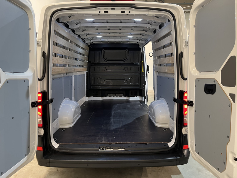 Volkswagen Crafter 30 2.0 TDI L3H2 140 PK Automaat / Euro 6 / Airco / Cruise Control / Camera / CarPlay / 3-Zits / 18.500 KM !! - Мало комбе: слика 5 Volkswagen Crafter 30 2.0 TDI L3H2 140 PK Automaat / Euro 6 / Airco / Cruise Control / Camera / CarPlay / 3-Zits / 18.500 KM !! - Мало комбе: слика 5