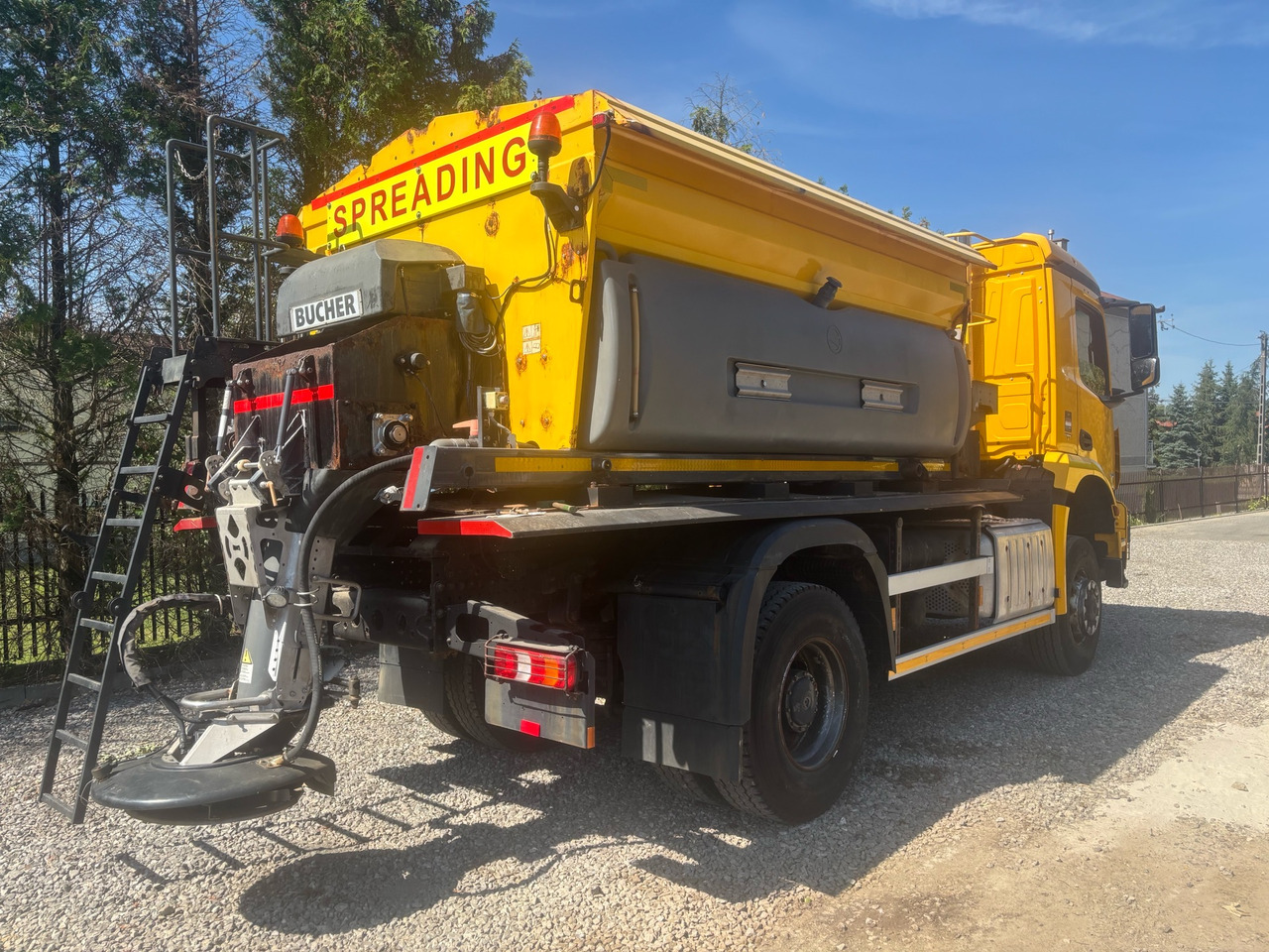 MERCEDES AROCS 1824 4x4BB GRITTER/SPREADER/PLOUGH - Машина за чистење снег: слика 5 MERCEDES AROCS 1824 4x4BB GRITTER/SPREADER/PLOUGH - Машина за чистење снег: слика 5