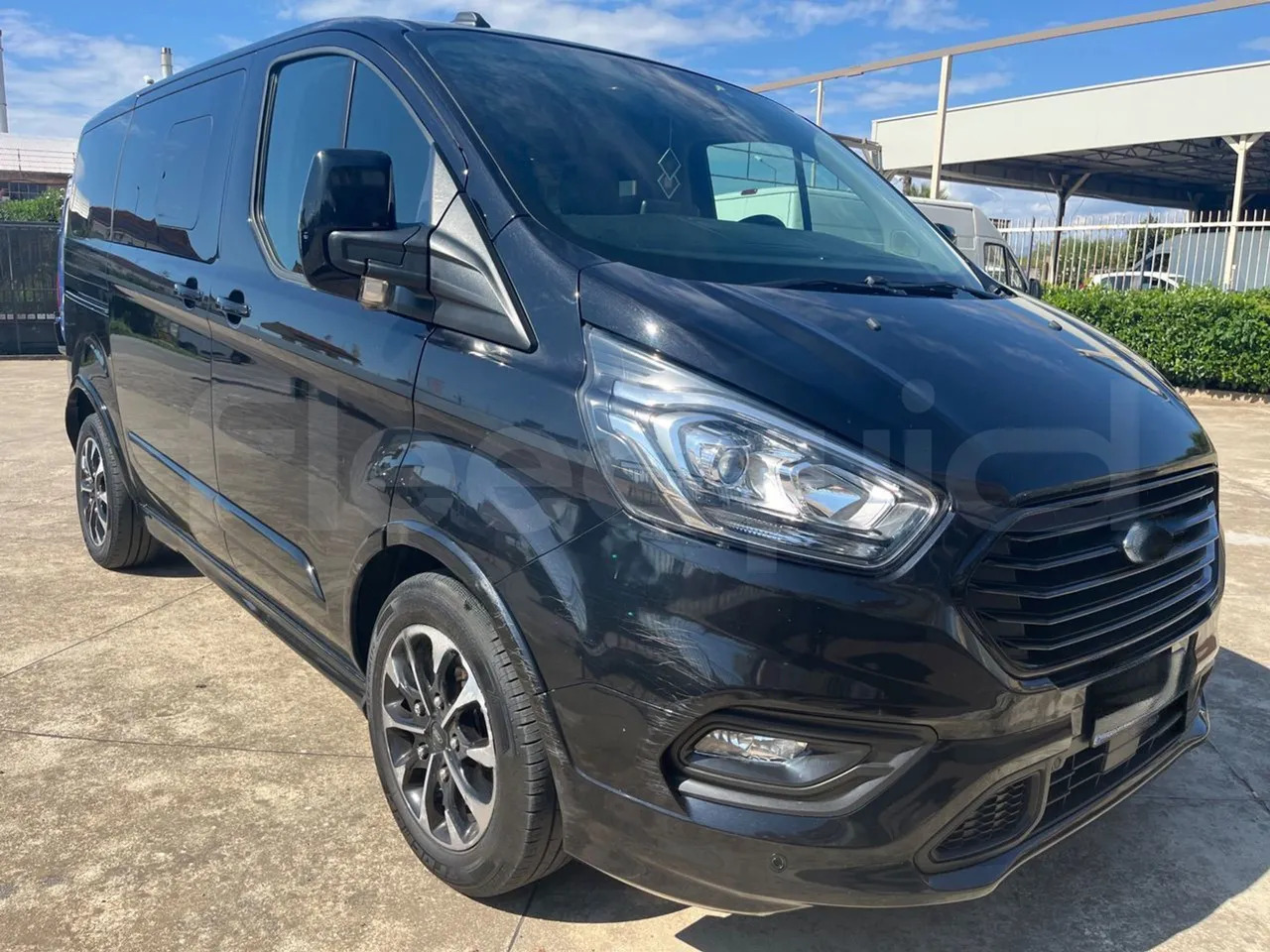 Ford Tourneo Custom - Минибус, Патничко комбе: слика 1 Ford Tourneo Custom - Минибус, Патничко комбе: слика 1
