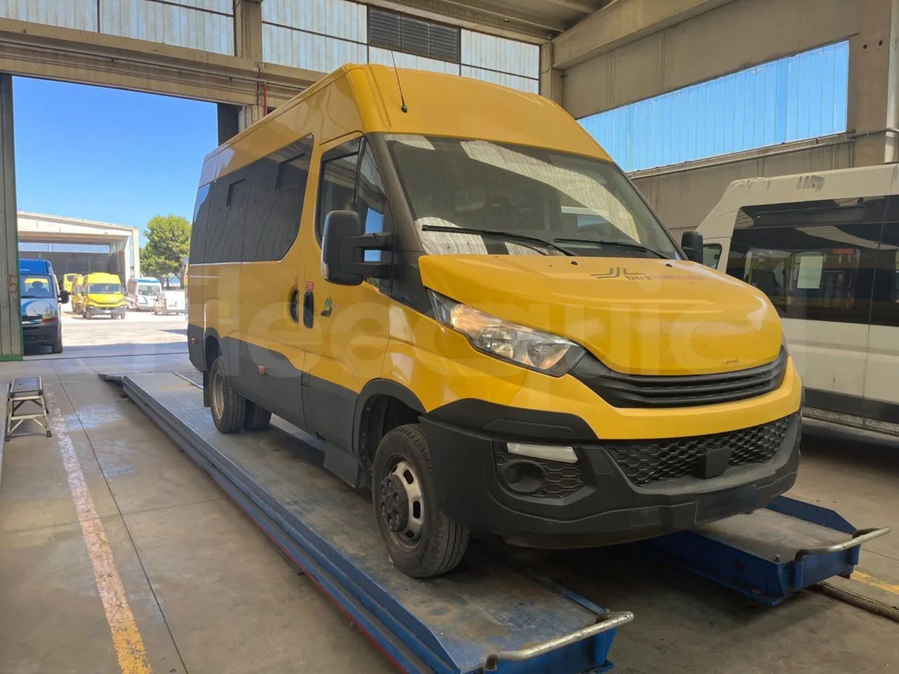 Iveco Daily - Школски автобус: слика 1 Iveco Daily - Школски автобус: слика 1