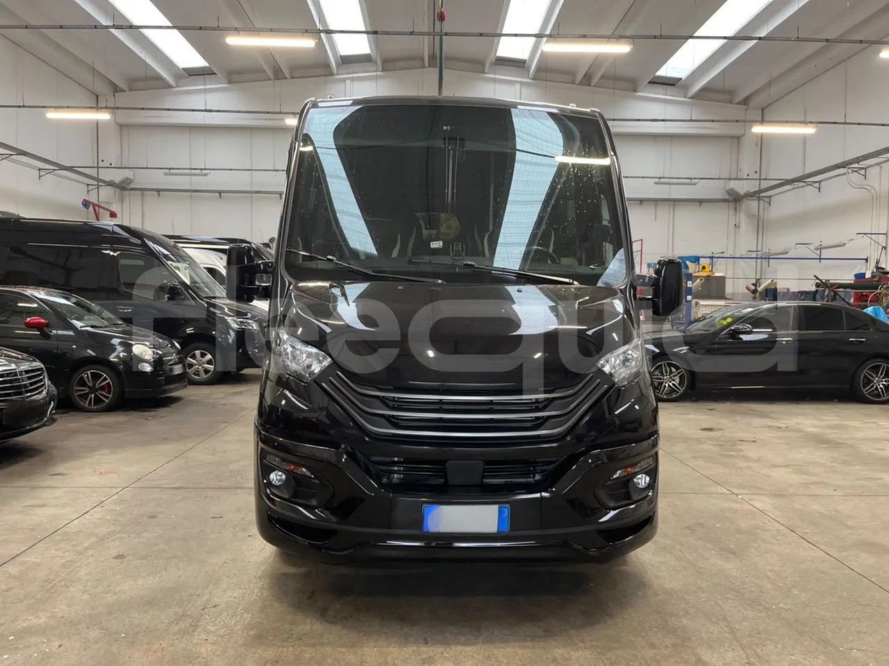 Iveco Daily - Минибус, Патничко комбе: слика 2 Iveco Daily - Минибус, Патничко комбе: слика 2