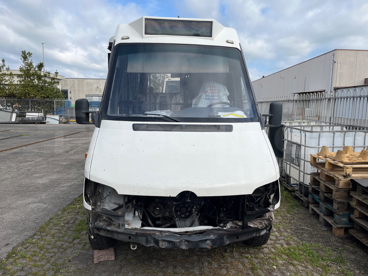 Mercedes-Benz 414T - Минибус, Патничко комбе: слика 2 Mercedes-Benz 414T - Минибус, Патничко комбе: слика 2