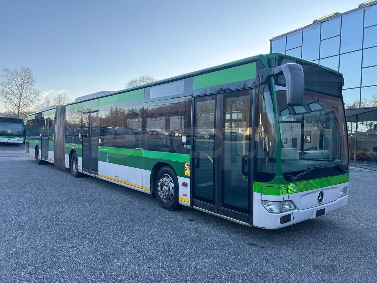 Mercedes-Benz O 530 - Зглобен автобус: слика 1 Mercedes-Benz O 530 - Зглобен автобус: слика 1