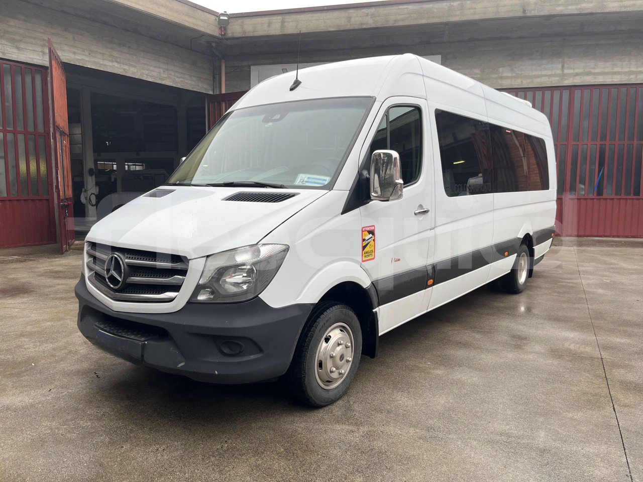 Mercedes-Benz Sprinter - Патнички вагон автобус: слика 4 Mercedes-Benz Sprinter - Патнички вагон автобус: слика 4