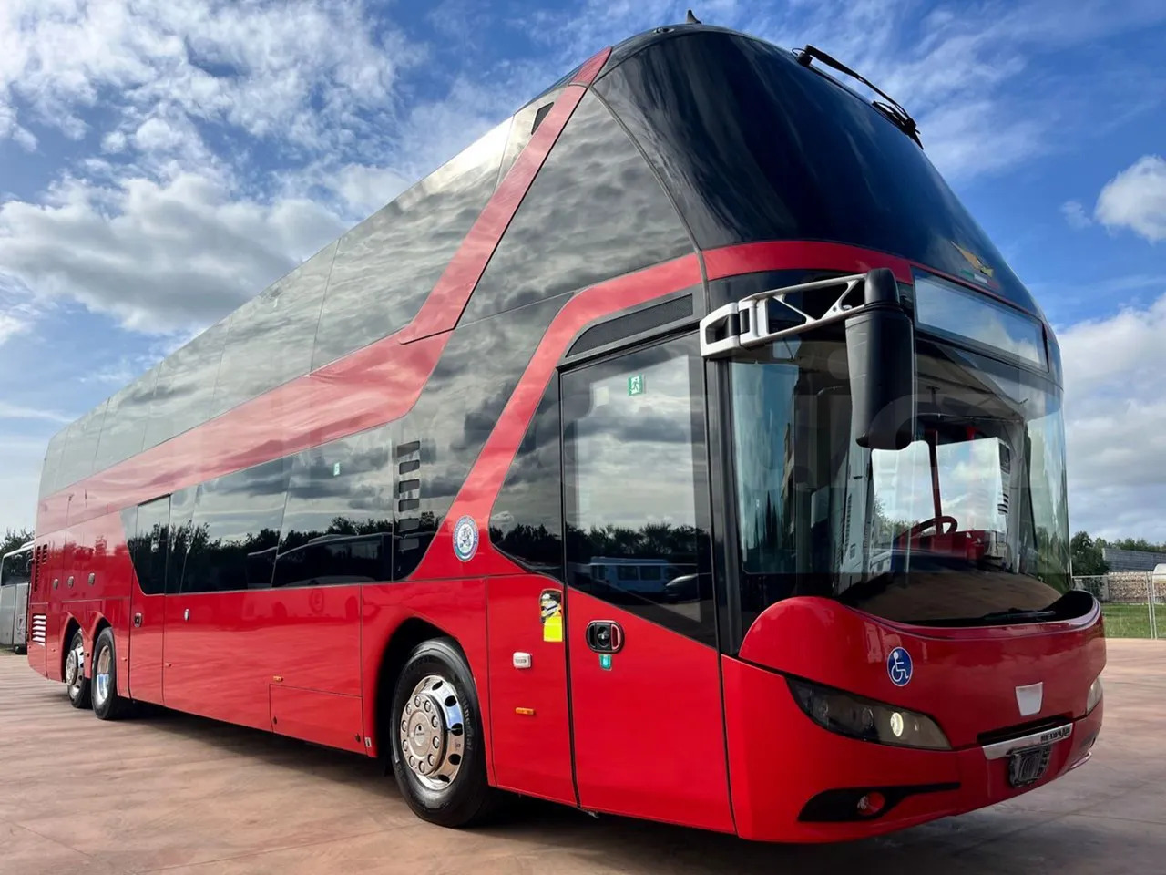 Neoplan Skyliner - Патнички вагон автобус: слика 1 Neoplan Skyliner - Патнички вагон автобус: слика 1