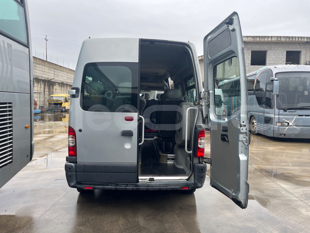 Nissan Interstar - Минибус, Патничко комбе: слика 5 Nissan Interstar - Минибус, Патничко комбе: слика 5