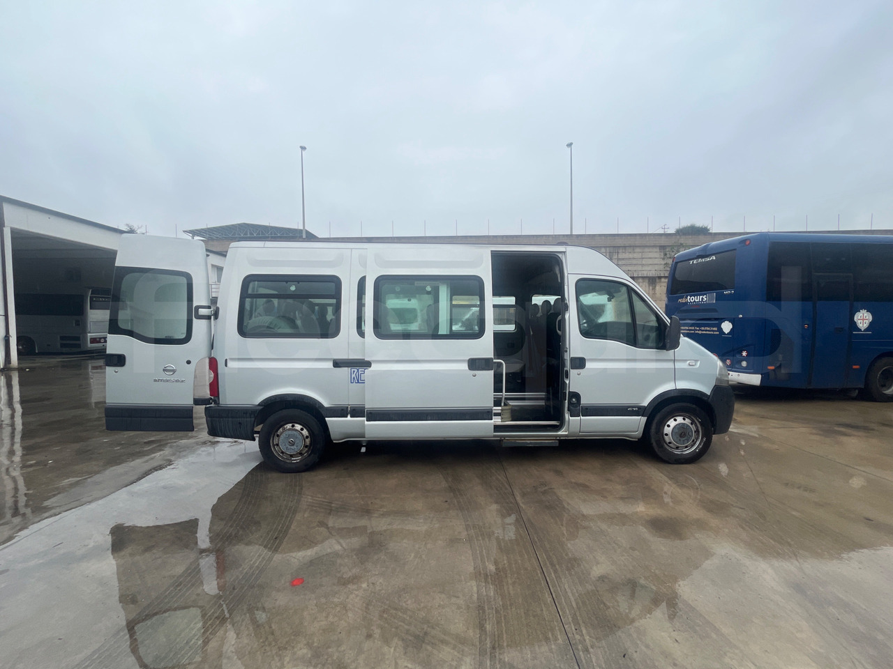 Nissan Interstar - Минибус, Патничко комбе: слика 4 Nissan Interstar - Минибус, Патничко комбе: слика 4