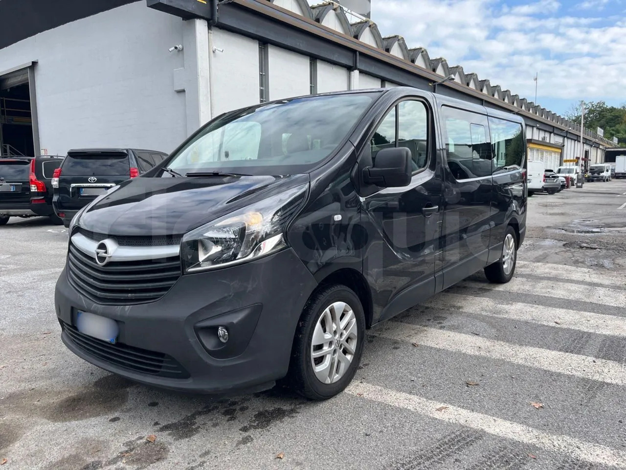Opel Vivaro - B - Минибус, Патничко комбе: слика 4 Opel Vivaro - B - Минибус, Патничко комбе: слика 4