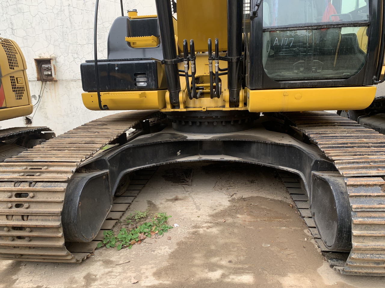 CATERPILLAR 323D2L - Багер на тркала: слика 4 CATERPILLAR 323D2L - Багер на тркала: слика 4