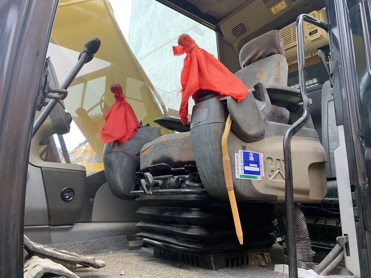 CATERPILLAR 323D2L - Багер на тркала: слика 5 CATERPILLAR 323D2L - Багер на тркала: слика 5