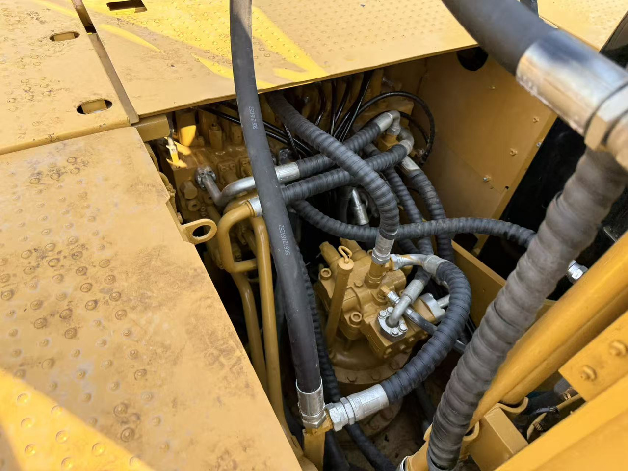 Caterpillar 323 - Багер: слика 2 Caterpillar 323 - Багер: слика 2