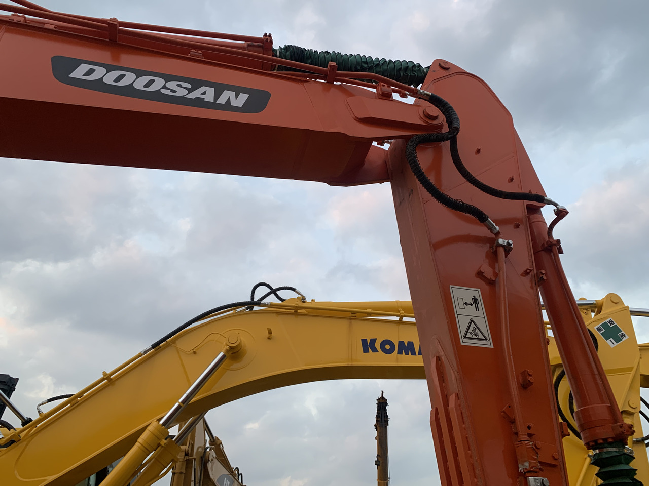 DOOSAN DX225LC - Багер на тркала: слика 5 DOOSAN DX225LC - Багер на тркала: слика 5