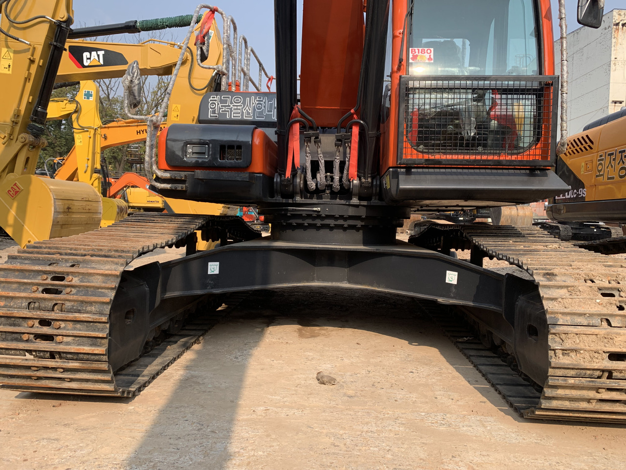 DOOSAN DX300LC-9C - Багер на тркала: слика 4 DOOSAN DX300LC-9C - Багер на тркала: слика 4