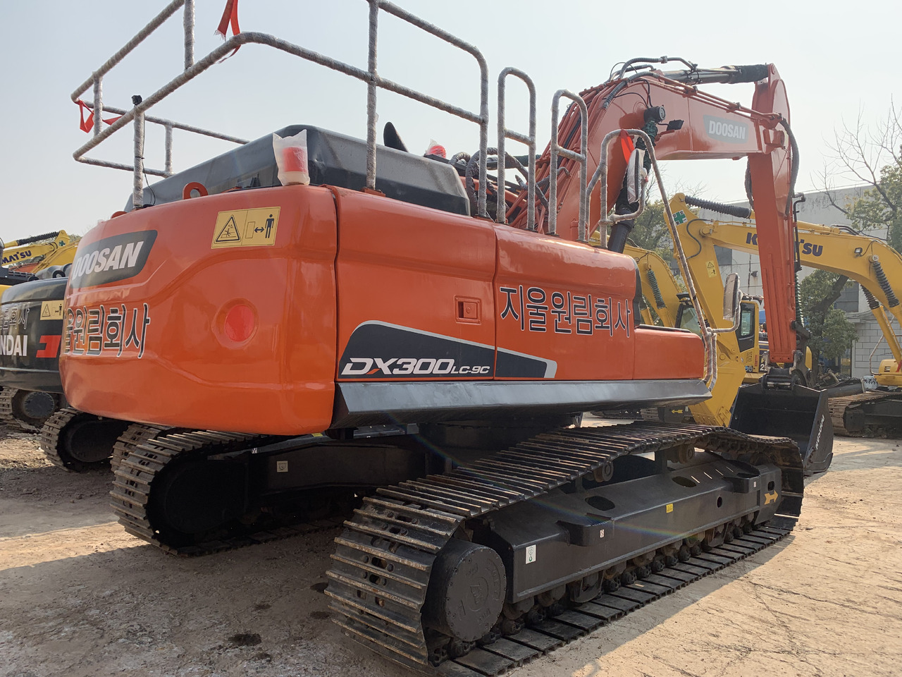 DOOSAN DX300LC-9C - Багер на тркала: слика 2 DOOSAN DX300LC-9C - Багер на тркала: слика 2