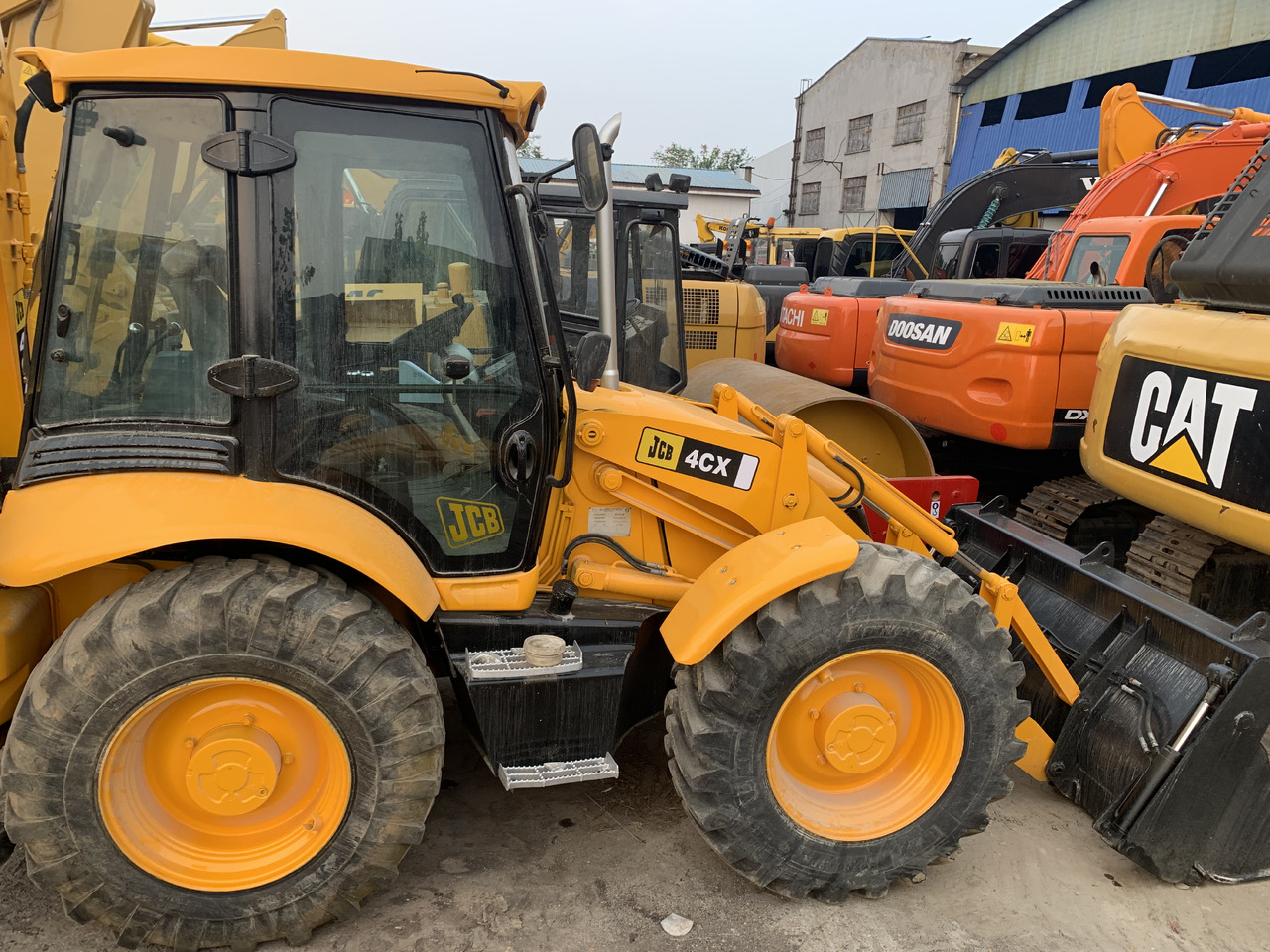 JCB 4CX - Натоварувач на тркала: слика 1 JCB 4CX - Натоварувач на тркала: слика 1