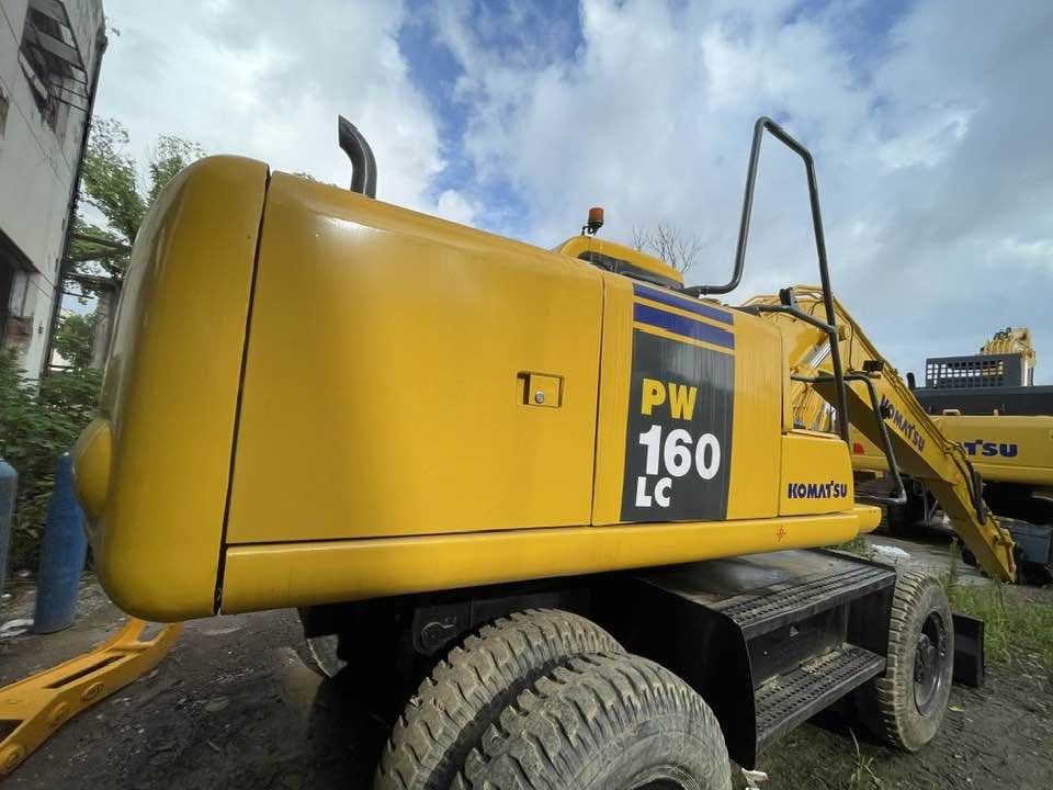 Komatsu PC160LC - Багер на тркала: слика 3 Komatsu PC160LC - Багер на тркала: слика 3