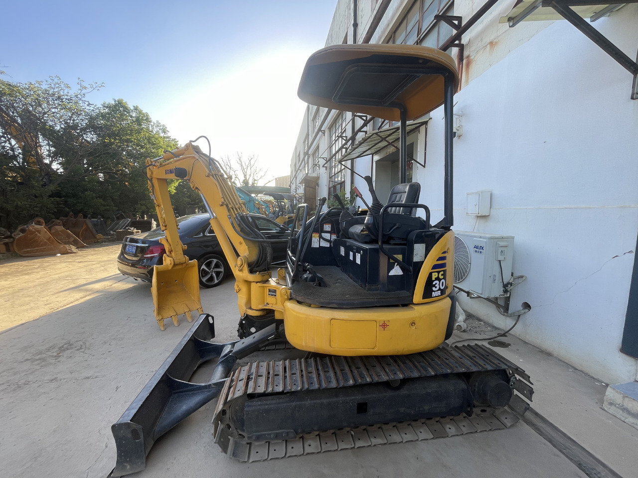 Komatsu PC30MR-5 - Мини багер: слика 1 Komatsu PC30MR-5 - Мини багер: слика 1
