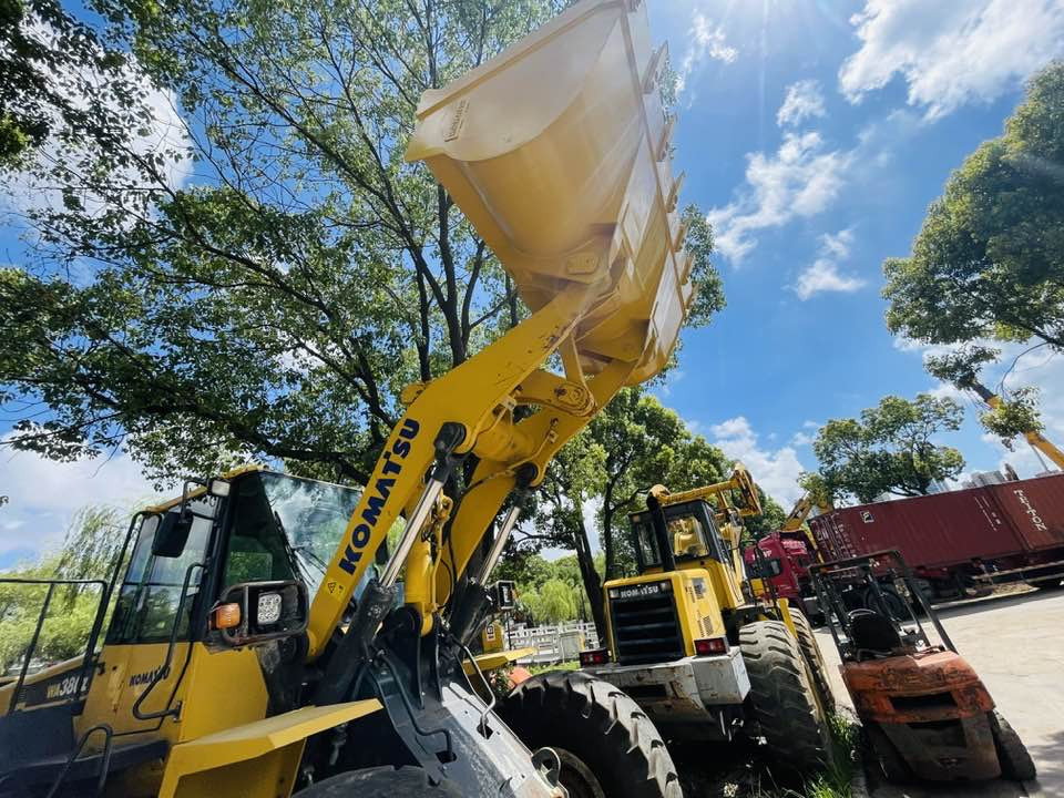 Komatsu WA380-8 - Натоварувач на тркала: слика 4 Komatsu WA380-8 - Натоварувач на тркала: слика 4