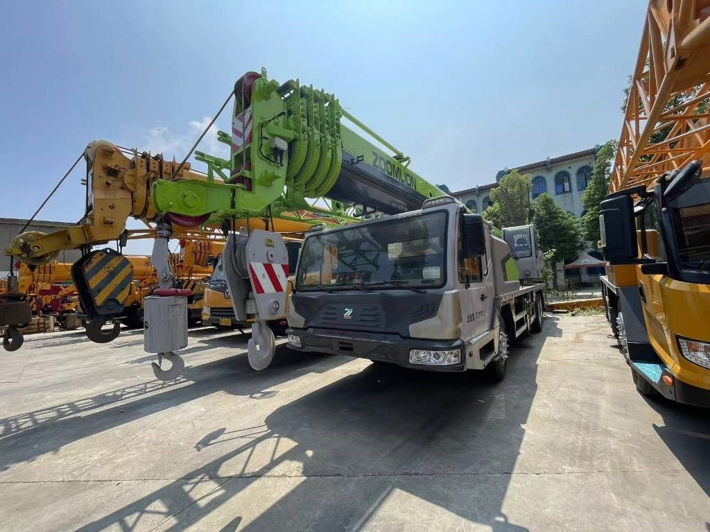Zoomlion ZCT251V - Кран за секакви терени: слика 1 Zoomlion ZCT251V - Кран за секакви терени: слика 1