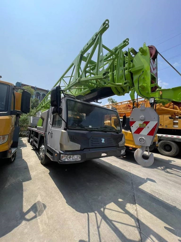 Zoomlion ZTC251V - Мобилен кран: слика 2 Zoomlion ZTC251V - Мобилен кран: слика 2