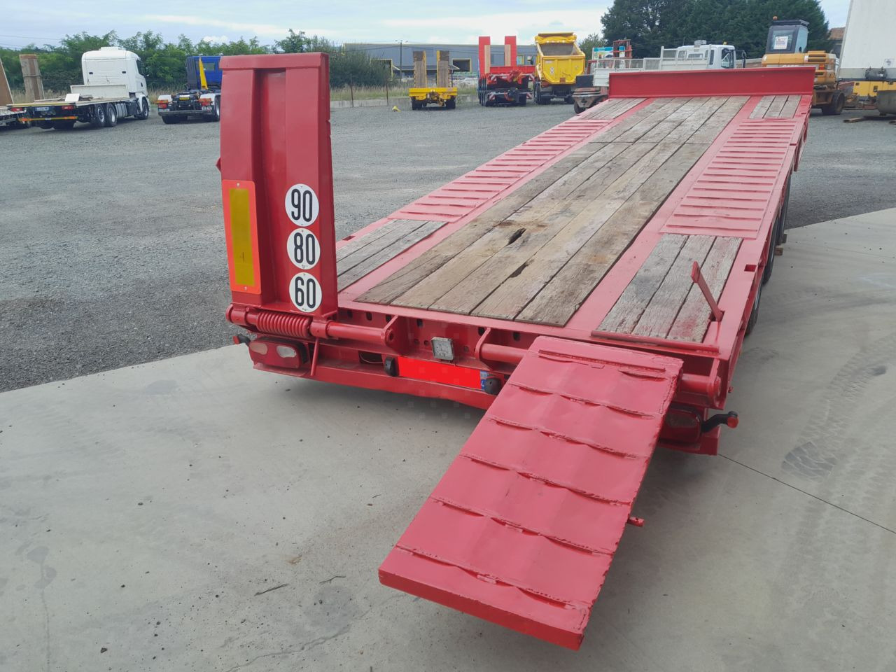 Louault 3 essieux centraux 31t500 basculent plant carrier / low loader Trailer - Приколка за низок утовар: слика 2 Louault 3 essieux centraux 31t500 basculent plant carrier / low loader Trailer - Приколка за низок утовар: слика 2