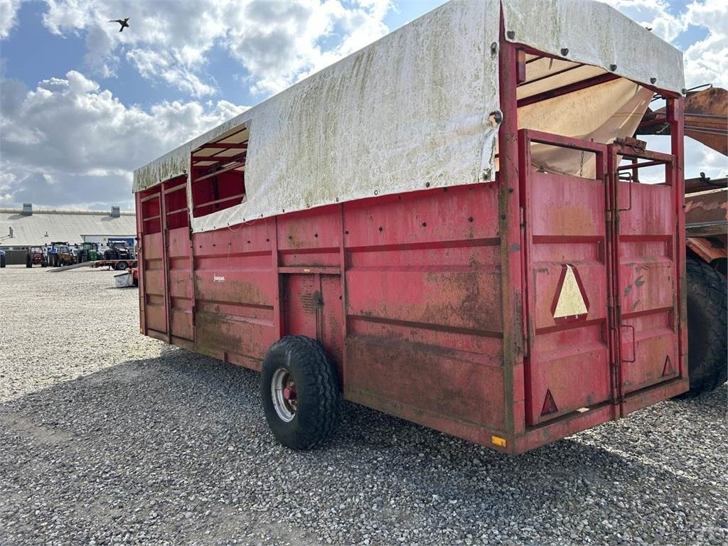 6 MTR - Приколка за добиток: слика 3 6 MTR - Приколка за добиток: слика 3