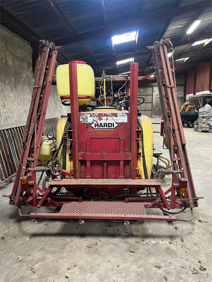 Hardi 800 L MED 12 BOM - Распрскувач монтиран на трактор: слика 2 Hardi 800 L MED 12 BOM - Распрскувач монтиран на трактор: слика 2