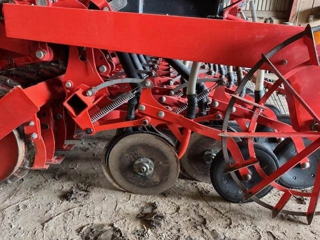 Kuhn SITERA 4000 + TF1500 - Комбајнска семенска дупчалка: слика 4 Kuhn SITERA 4000 + TF1500 - Комбајнска семенска дупчалка: слика 4